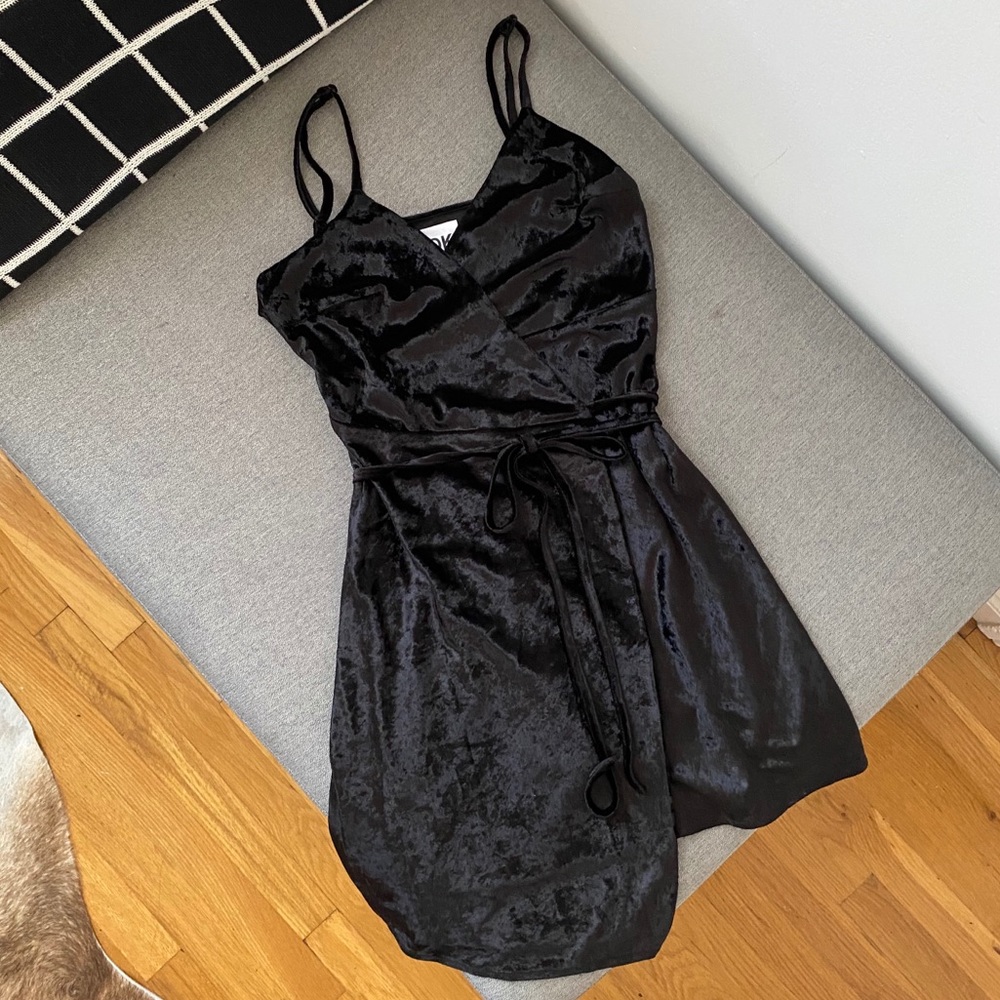 OAK Karina Velvet Short Wrap Dress M